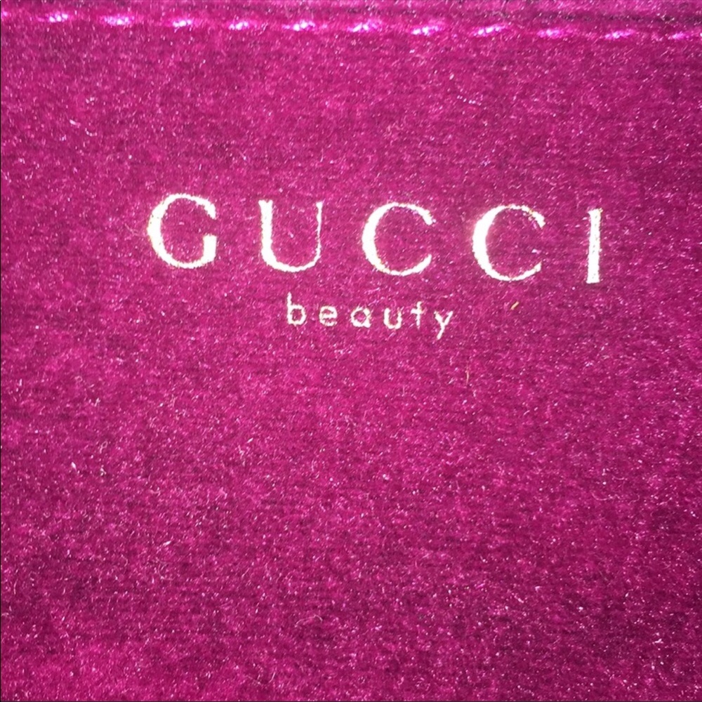 AUTHENTIC GUCCI MAKE UP BAG - Picture 6 of 8